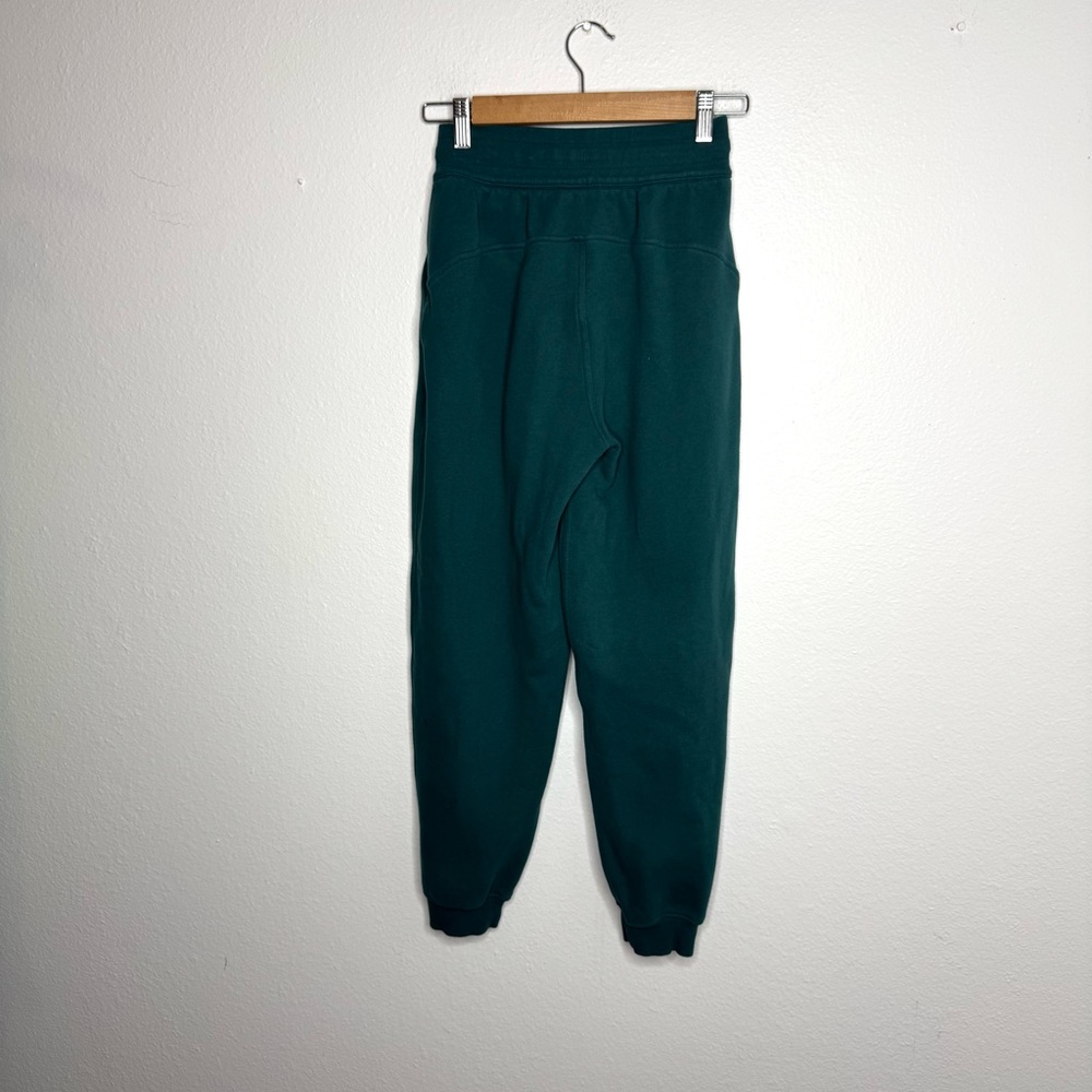 Lululemon Green Jasper Scuba Relaxed-Fit‎ High-Rise Jogger - Picture 2 of 7